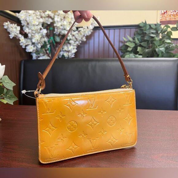 ❤️Louis Vuitton❤️ Pochette Vernis in monogram - Picture 1 of 12